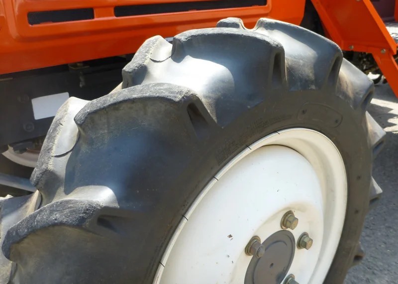 中古農機クボタトラクター