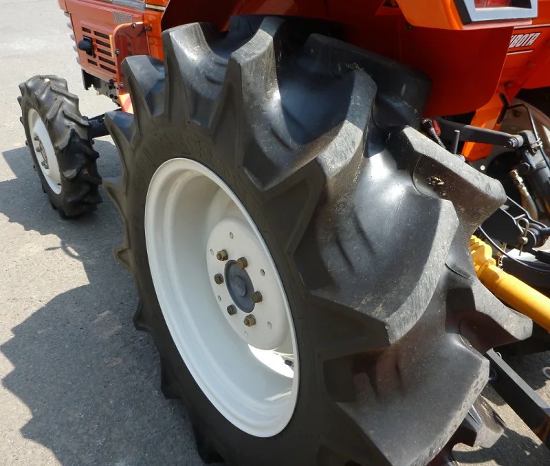 中古農機クボタトラクター