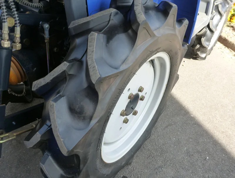 中古イセキトラクタＴＨＳ１６ＵＫＸＺ