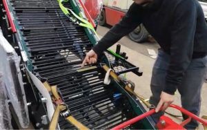 コンベア曲がりの修正方法　じゃがいも収穫機ブルガール